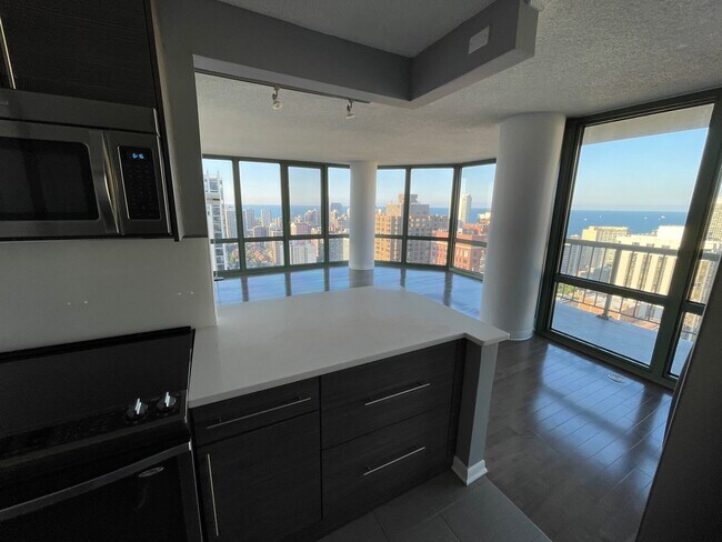 Building Photo - 111 W Maple St