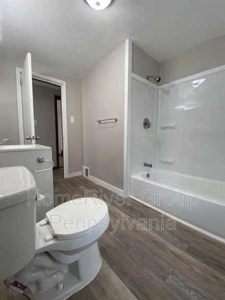 Building Photo - 1745 Pierce St