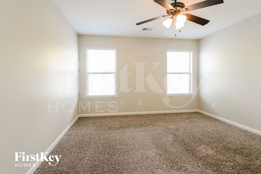 Building Photo - 465 W Park Dr