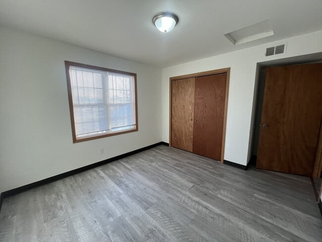 Building Photo - 2310 Valley Rd