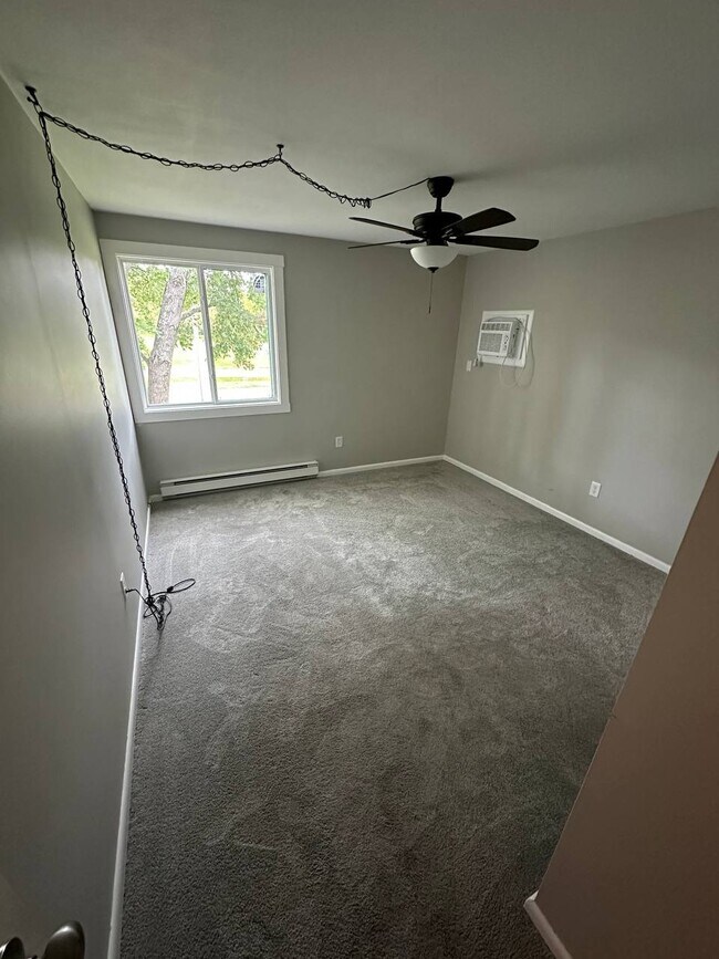 Building Photo - 356 Village Blvd N