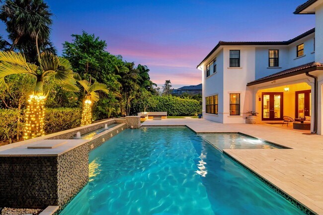 Building Photo - 17710 Cadena Dr