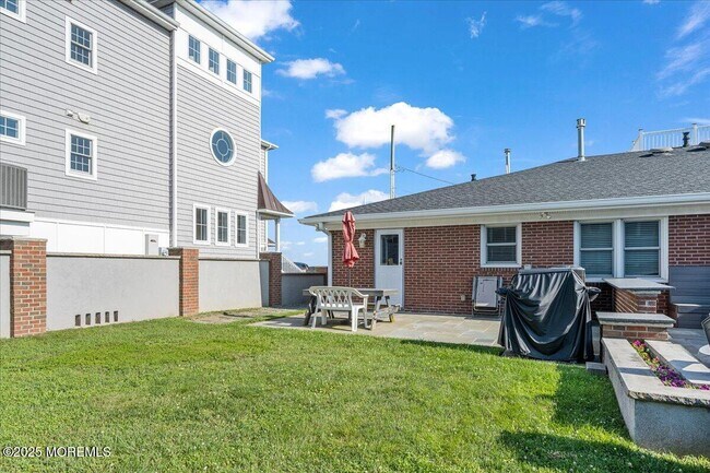 Building Photo - 5 Marius Ln