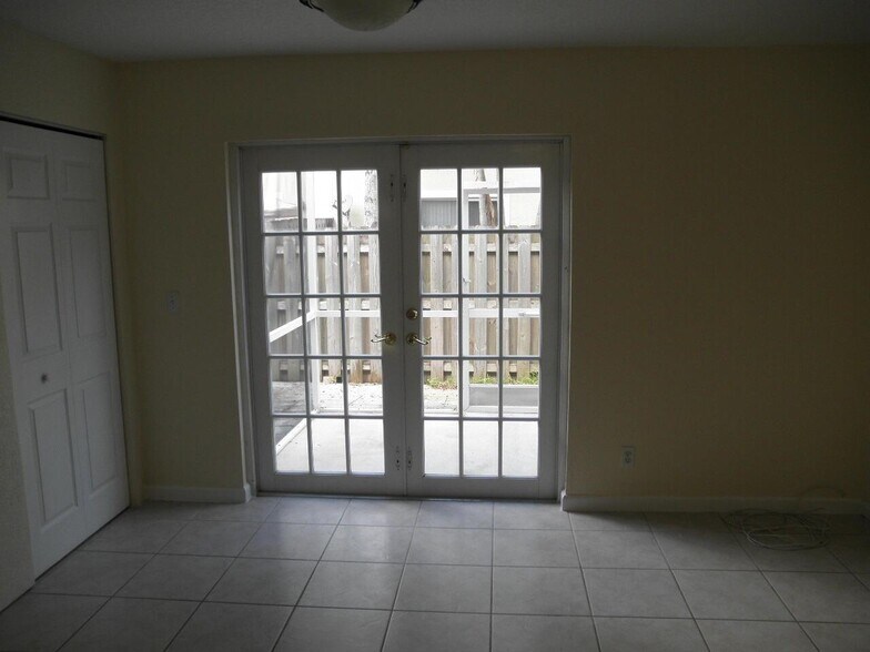 Building Photo - 876 Summit Lake Dr