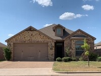 Building Photo - 3 Bedroom Single Family Home