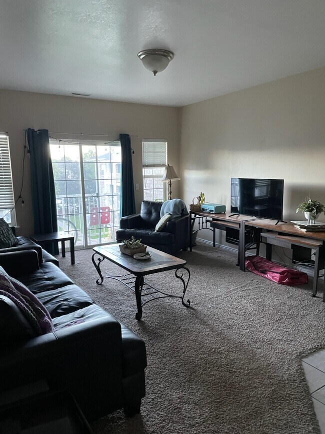 Building Photo - 405 Belmont Pl