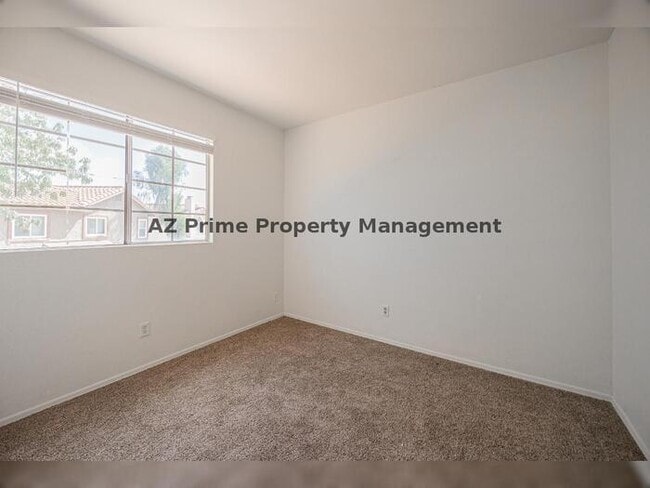 Building Photo - 489 W Carmen St