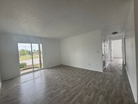 Building Photo - 722 Brett Cir