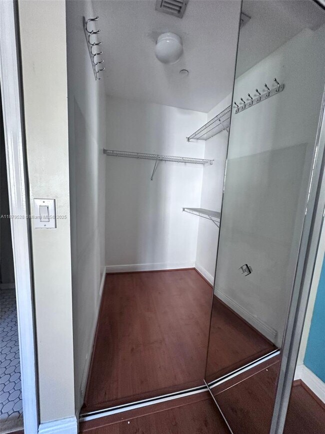 Building Photo - 1331 SW 3rd Ct