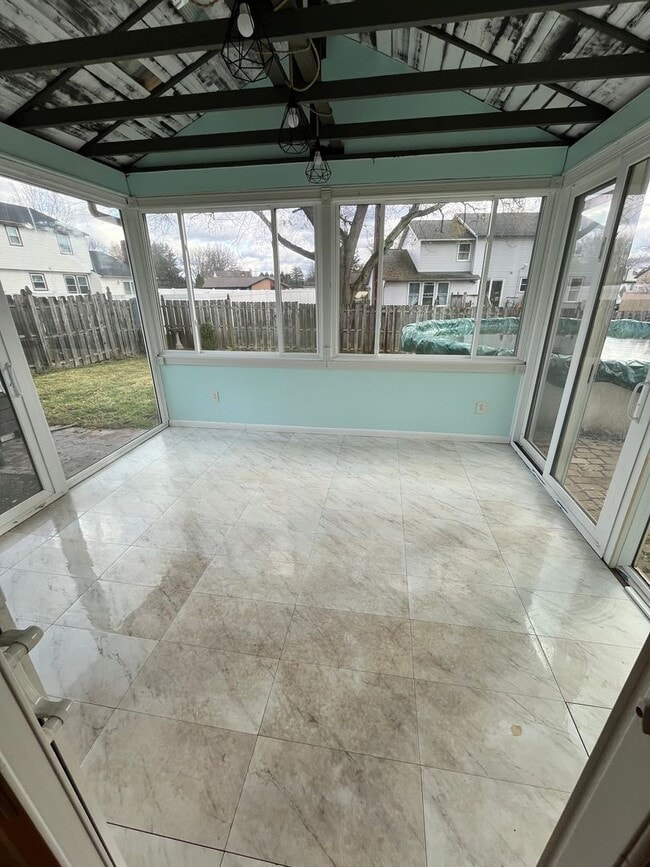 Building Photo - 3 Bedroom Single Family Home in Liverpool