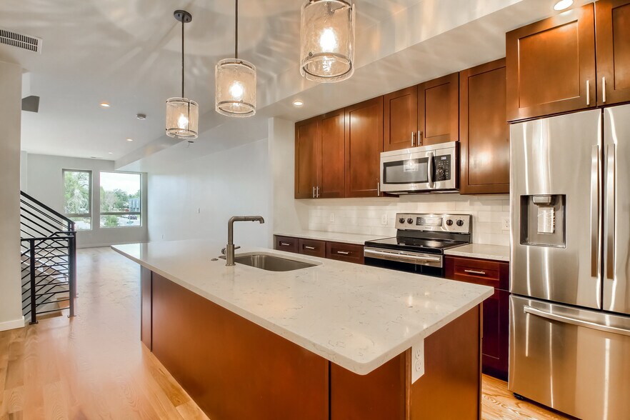 Building Photo - 2098 S Galapago St