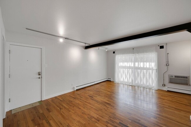 Building Photo - Charming 2BR Condo in Denver