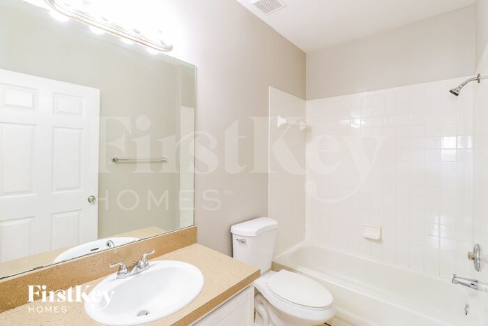 Building Photo - 1163 Schumann Dr