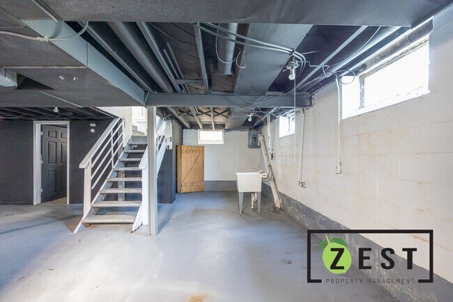 Building Photo - BEAUTIFUL 3 BED HOME