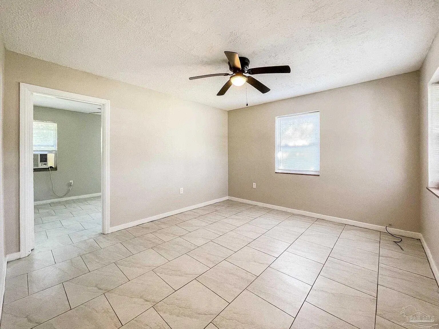 Building Photo - 8 Rowland Ct