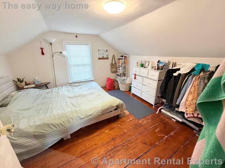 Building Photo - 4 St Mary Rd