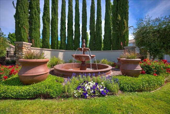 Building Photo - Upgraded 2BD/2BA Condo Near Empire Ranch G...