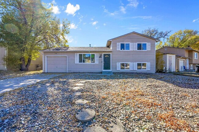 Primary Photo - $1,900.00, 3-bed, 2-bath located in Colora...