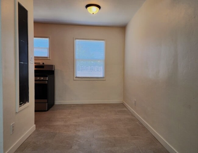 Building Photo - Just Remodeled 3BD, 1BA Riverside near 91 Fwy