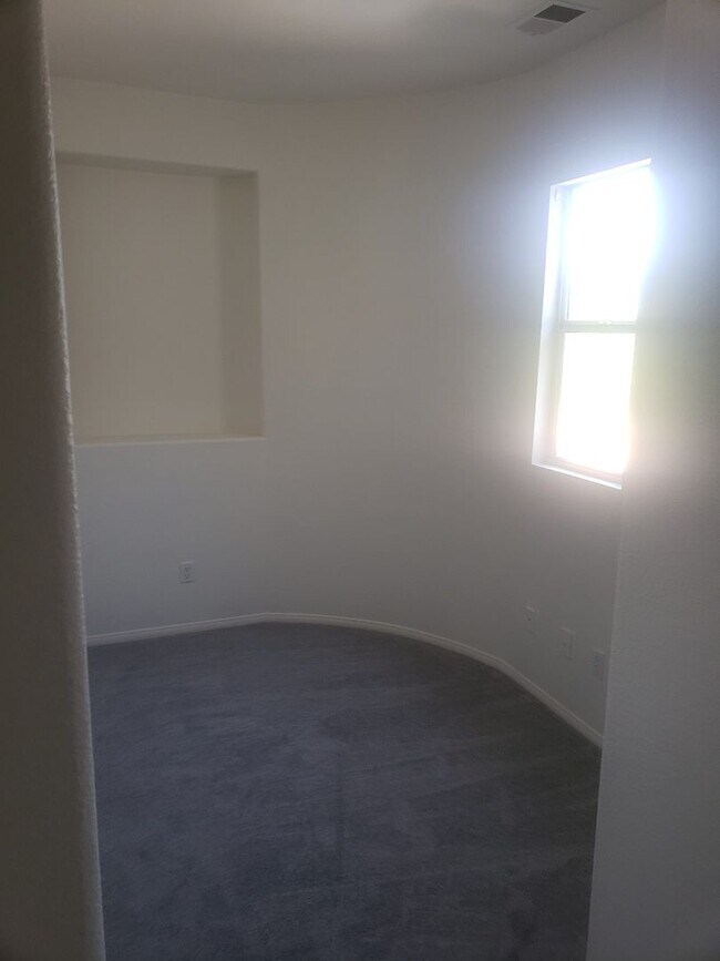 Building Photo - Large 4 BR + Office/Den in Gated Comunity - South Temecula