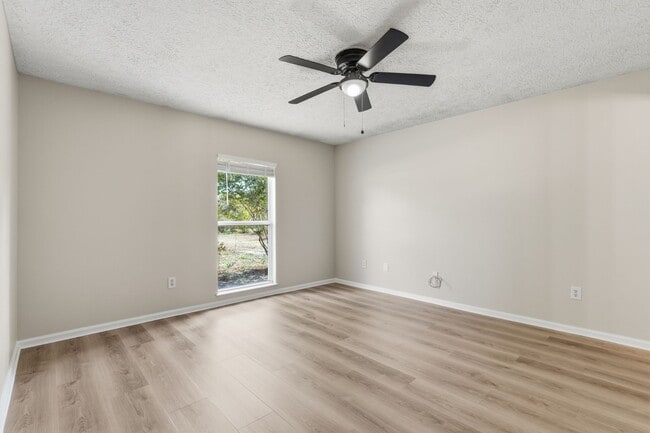 Building Photo - 533 Joseph Cir