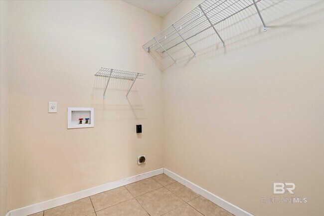 Building Photo - 8795 Bainbridge Dr