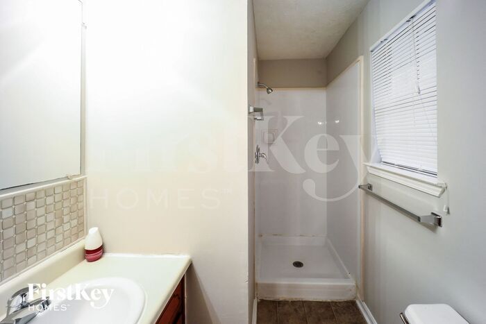 Building Photo - 1327 Labelle St