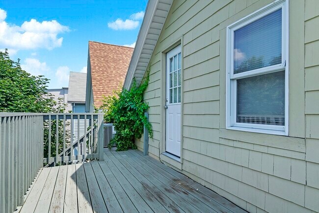 Building Photo - 27 Shannon St