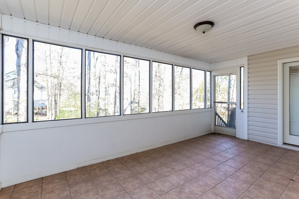 Building Photo - 352 Carriage Ln