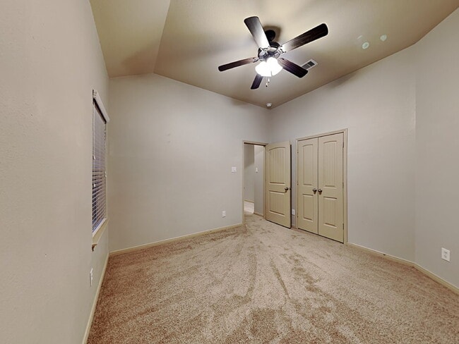 Building Photo - Charming Move-In Ready Ranch in Deer Run E...