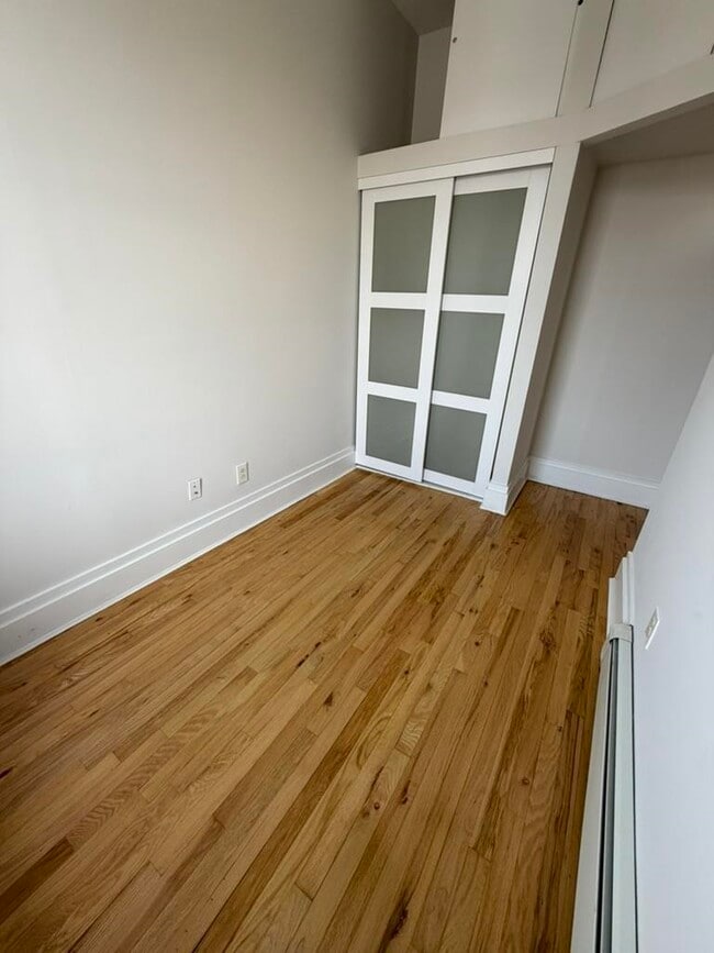 Building Photo - 805 Park Ave