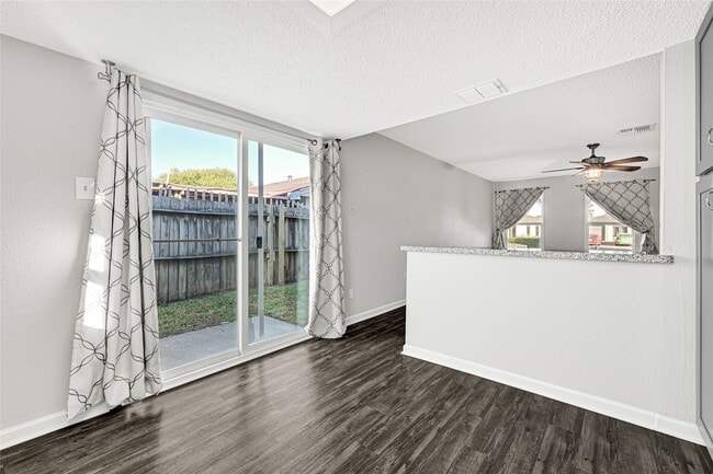 Building Photo - 1803 Flamingo Dr