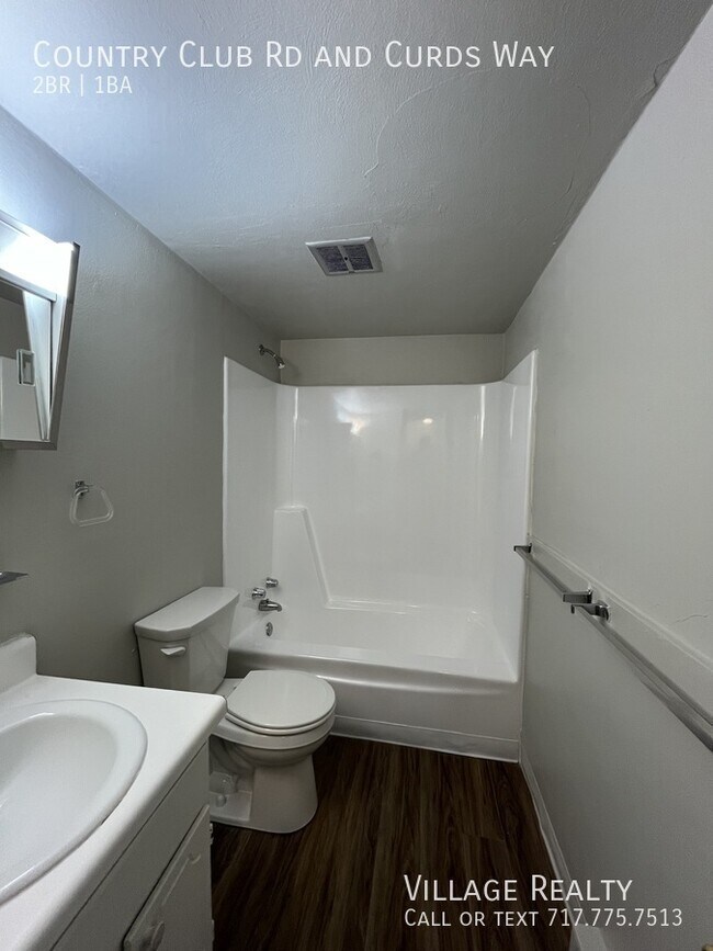 Building Photo - 671 Country Club Rd