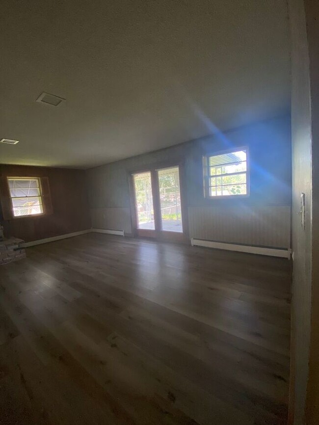 Building Photo - $2,100 | 4 Bedroom, 2 Bathroom Multi Floor...