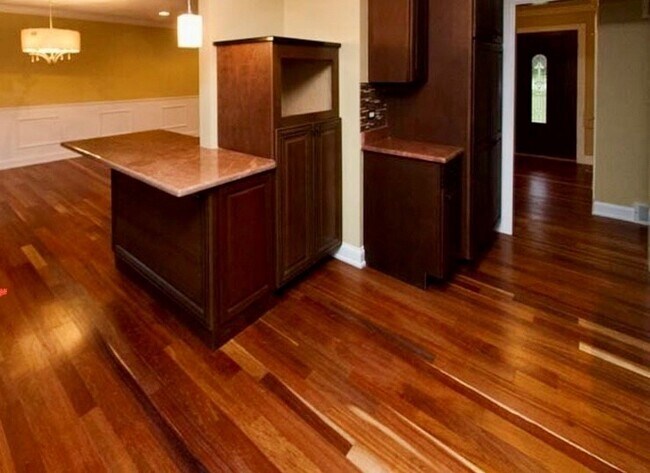 Building Photo - 11 Woodridge Dr