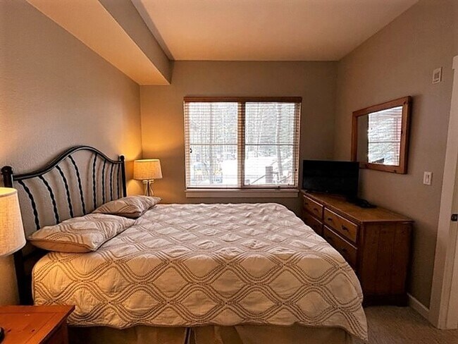Building Photo - Winter Seasonal Rental- Seasons #1837