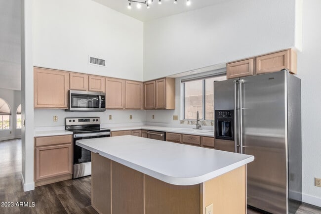 Building Photo - 4325 E Montgomery Rd