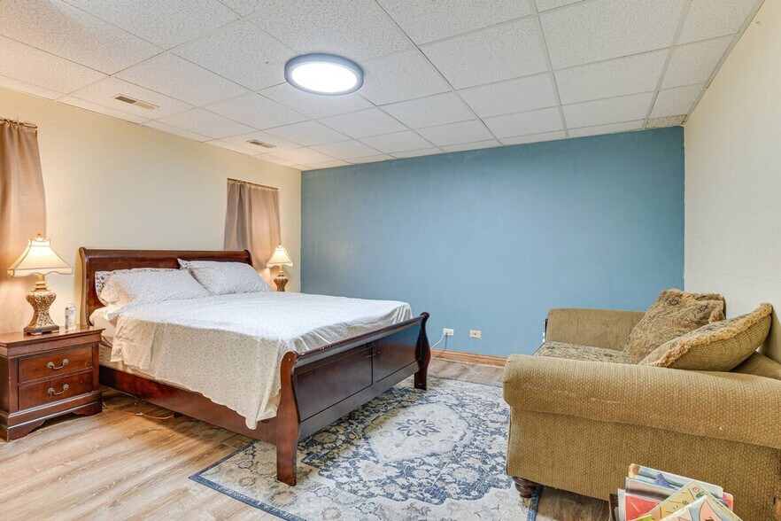 Building Photo - 7 Creekside Ln