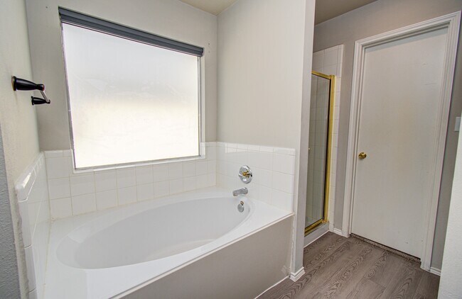 Building Photo - 16126 Coleburn Dr
