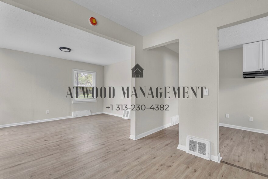 Building Photo - This beautifully updated 3-bedroom, 1-bath single-family home is ready for move-in!