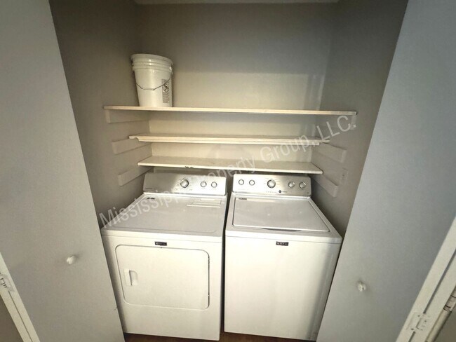 Building Photo - 3BR/2BA Home