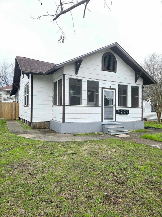 Building Photo - 3125 Illinois St