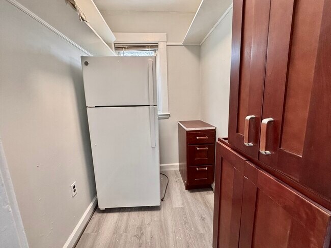 Building Photo - 129 Redlands Rd