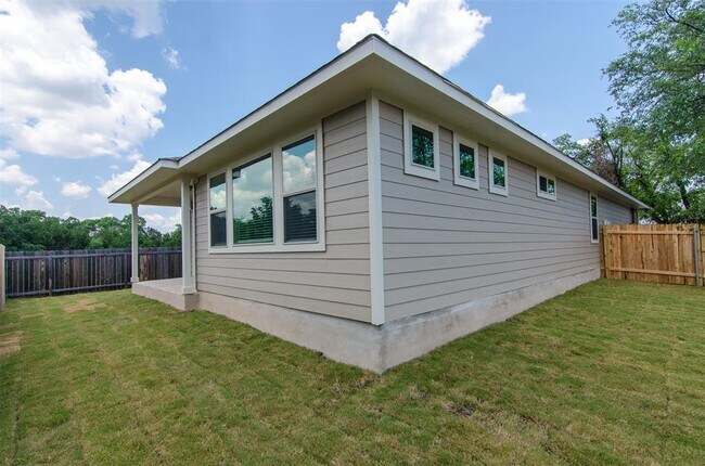 Building Photo - 905 Olive Creek Dr