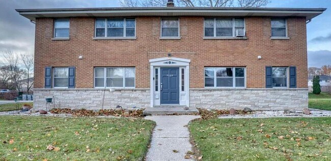 Building Photo - 7233 W Lakefield Dr