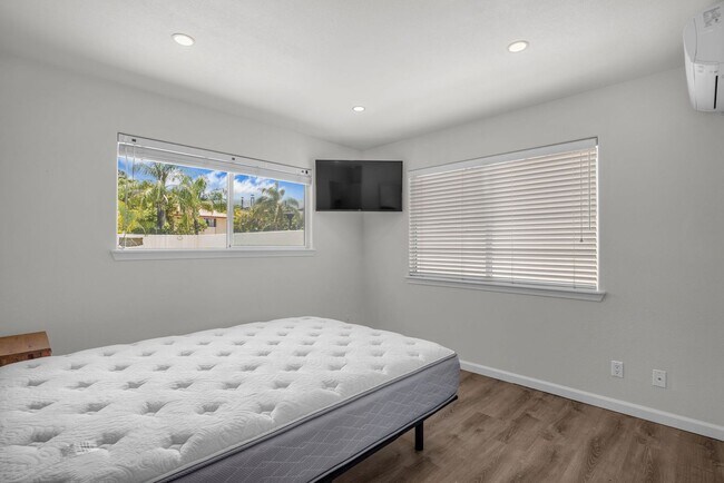 Building Photo - Newly Renovated Furnished 3BR/1BA Downstairs Unit with Pool Access in South Kihei