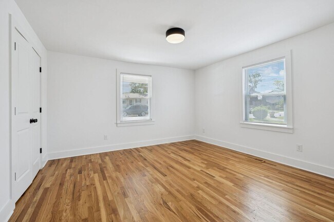 Building Photo - Beautifully Remodeled Home Just Minutes From Downtown Nashville