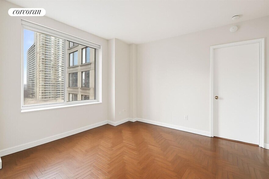 Building Photo - 200 Riverside Blvd