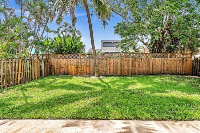 Building Photo - Beautiful 3 bedroom 2 bathroom Home in heart of  Delray Beach