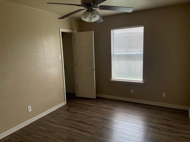 Building Photo - 202 Coby Dr